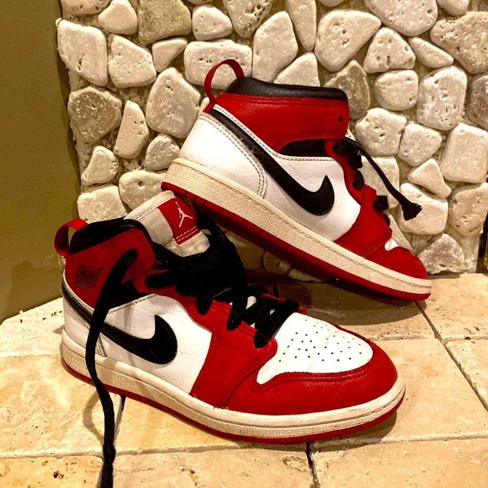 Air Jordan 1 Chicago 2020 mid white toe 13c